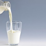 Kinh nghiệm trị mụn bằng sữa tươi không đường SIÊU NHANH tại nhà
