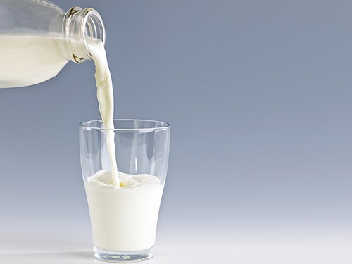 cách trị mụn bằng sữa tươi