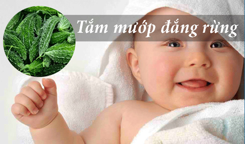 tắm mướp đắng trị mụn cho trẻ sơ sinh