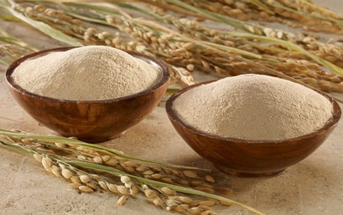 cách trị mụn bằng cám gạo