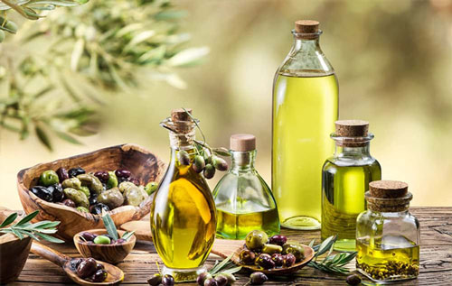 trị mụn cám bằng dầu oliu
